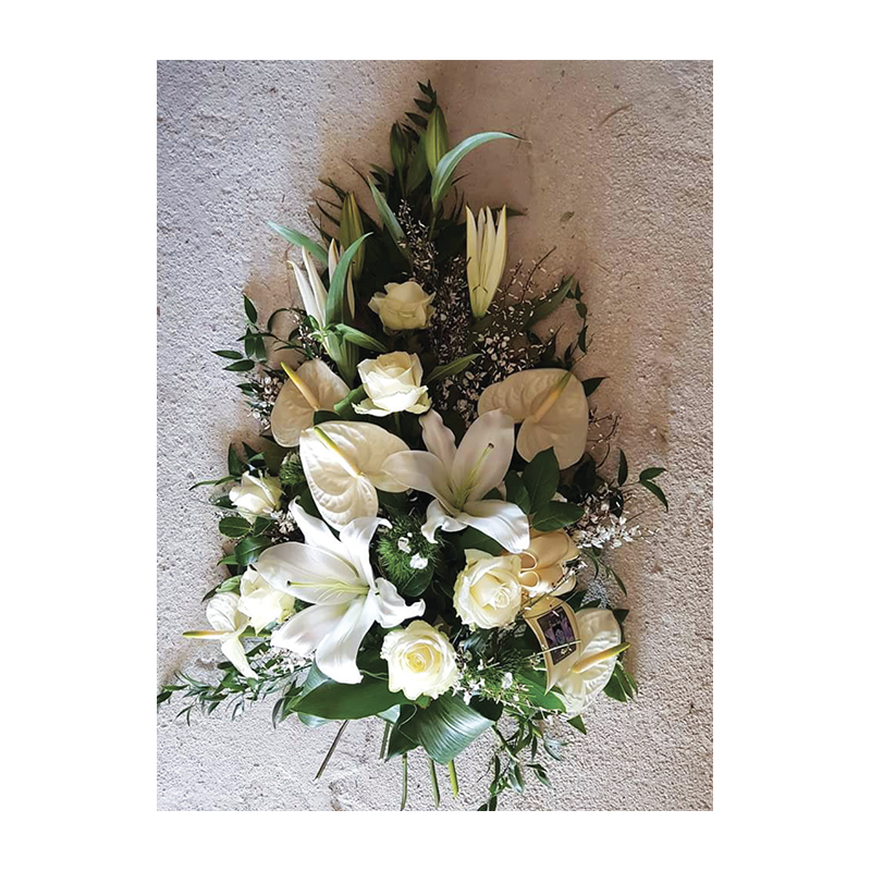 GERBE PIQUÉE DANS LA MOUSSE