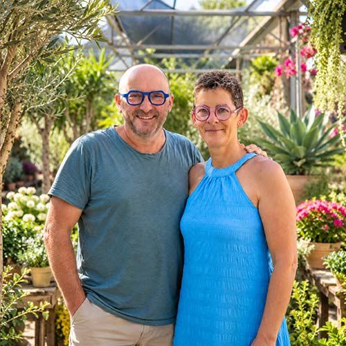 Sabrina et Frédéric, l’histoire de Rosae et La Farigoulette Sabrina et Frédéric dans leur univers végétal, artisans passionnés derrière Rosae et La Farigoulette à Hyères