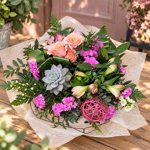 Bouquet de fleurs pour toutes les occasions – Rosae Hyères Bouquet coloré de roses et fleurs de saison composé par Rosae à Hyères pour offrir à chaque occasion
